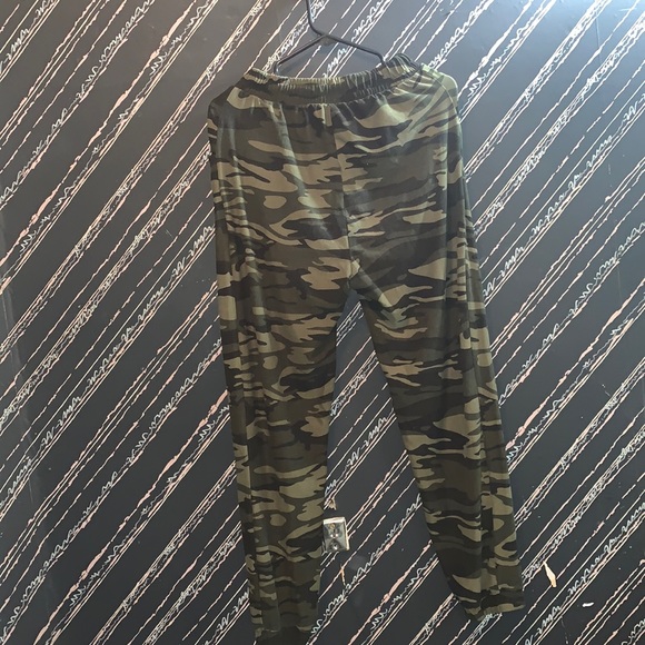 URBAN OUTFITTERS STREETWEAR SOCIETY - Picture 2 of 3